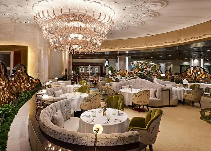 Broadway Hotel